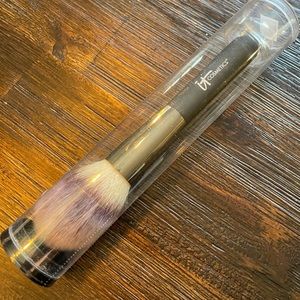 Brand New It cosmetics Heavenly Luxe #8 brush